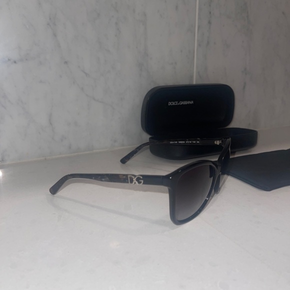 DOLCE & GABANNA SUNGLASSES - Picture 6 of 7